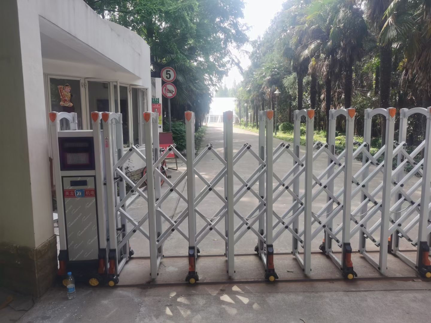 电动门 伸缩门 英龙